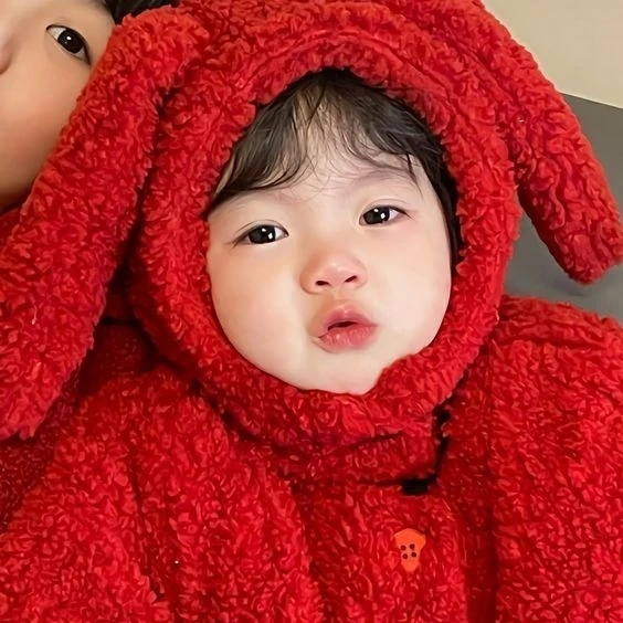 Hình nền em bé dễ thương cho điện thoại mang lại sự tươi sáng