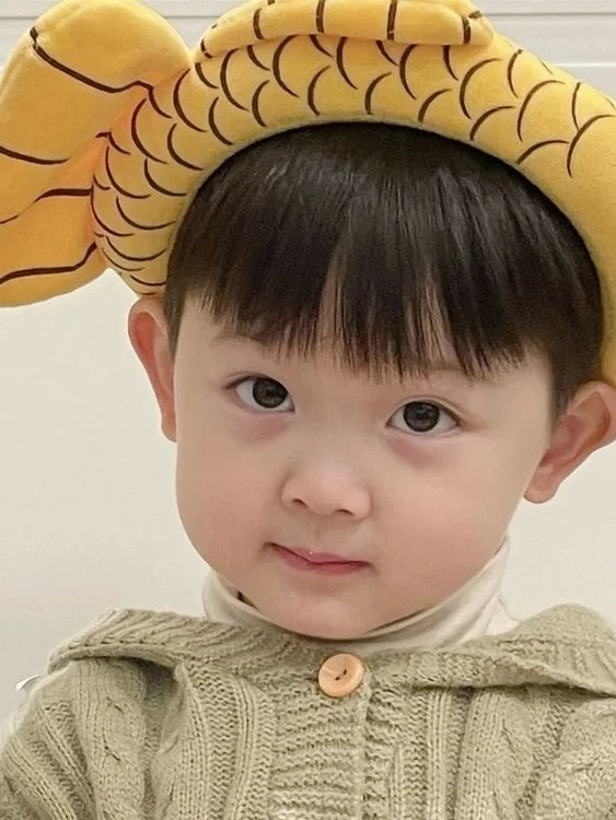 Hình nền bé dễ thương thể hiện sự ngọt ngào và đáng yêu