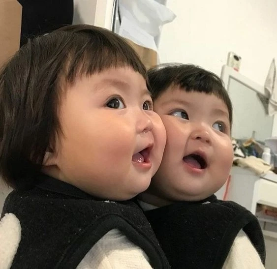 Hình nền em bé mang đến vẻ ngọt ngào và dễ thương cho bạn