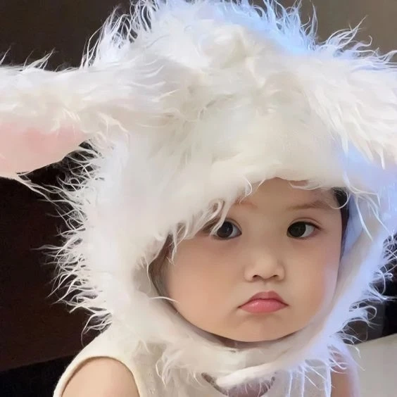 Hình nền bé gái sơ sinh dễ thương mang đến vẻ ngọt ngào, đáng yêu