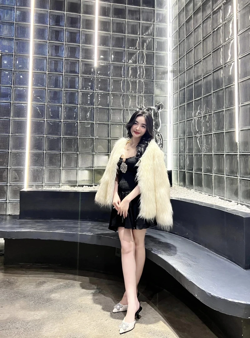 Hình ảnh gái xinh lớp 10 toát lên sự tươi tắn và cuốn hút