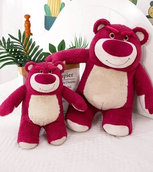 Lotso gấu dâu mang đến vẻ dễ thương và ấm áp