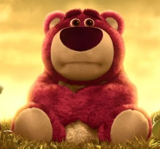 Gấu bông Lotso ngộ nghĩnh và đáng yêu, mang lại cảm giác thân thiện