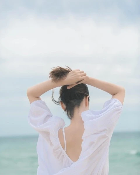 Tải hình nền tâm trạng để cảm nhận cảm xúc lặng lẽ và chân thành