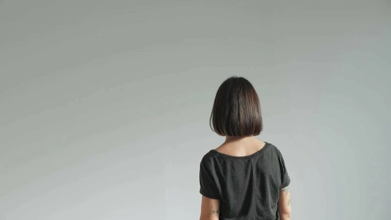 Hình nền buồn cô đơn mang phong cách lặng lẽ và đầy cảm xúc