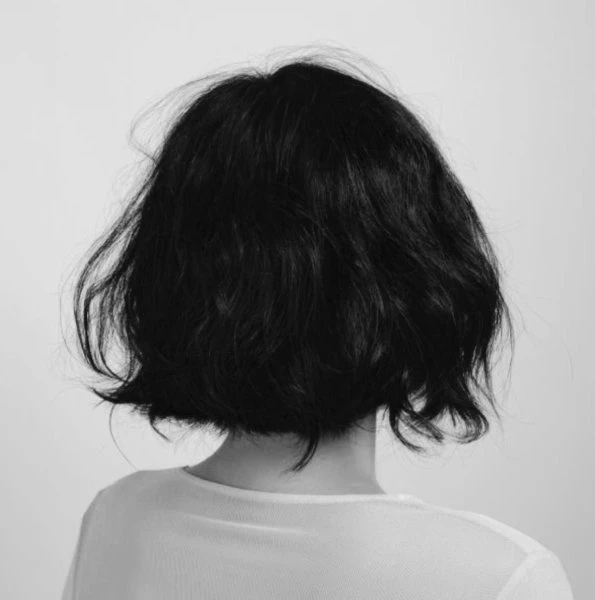 Hình nền điện thoại tâm trạng thể hiện nét suy tư và cuốn hút