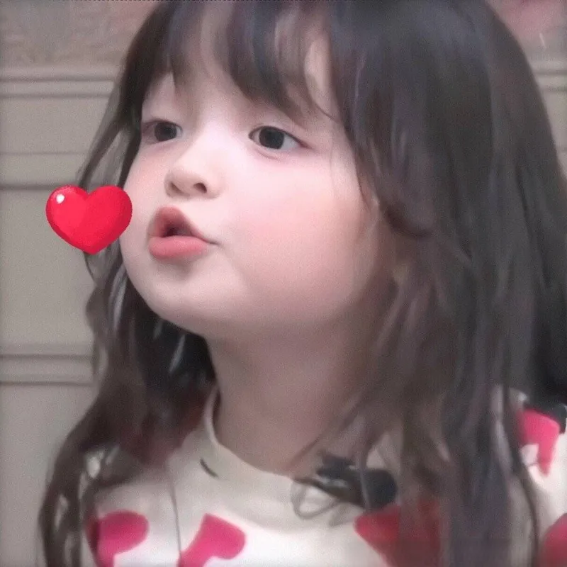 Meme bắn tim cute rất dễ gây thiện cảm, mang lại cảm giác vui vẻ và ngọt ngào cho người xem.