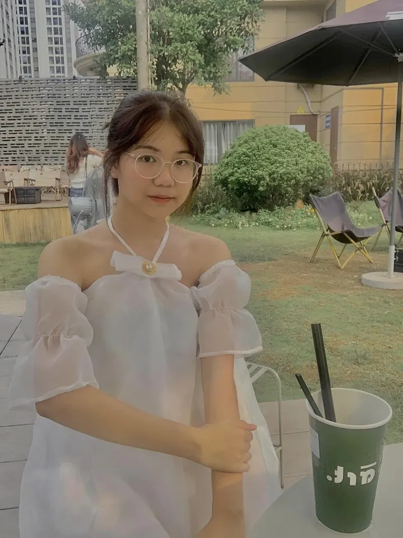 gái tiktok mặc bikini