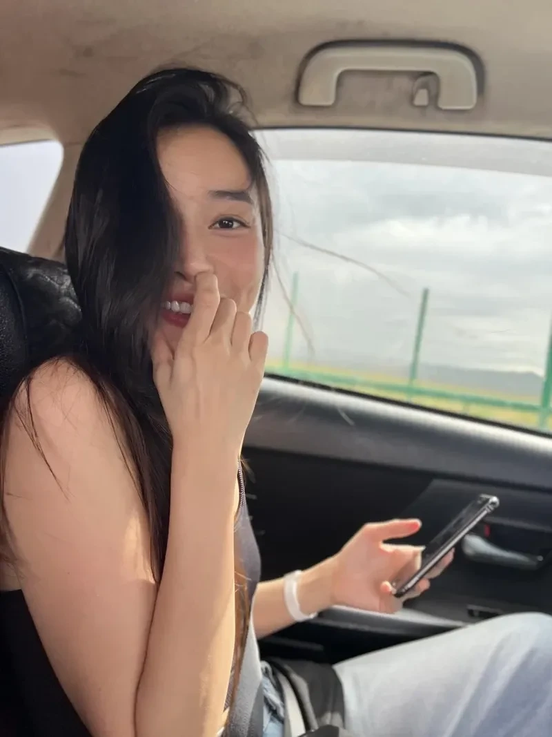Người mẫu Cao Thái Hà để lại dấu ấn bởi phong thái chuyên nghiệp và cuốn hút