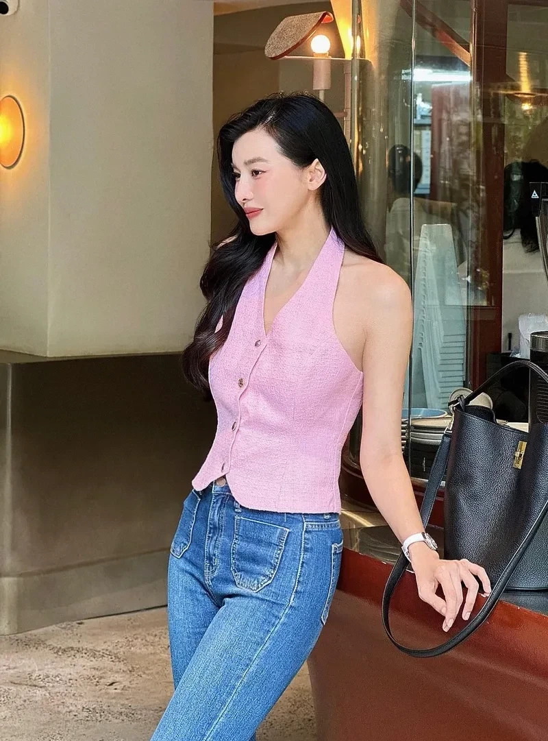 Cao Thái Hà trong phim luôn thể hiện sự tận tâm và chuyên nghiệp