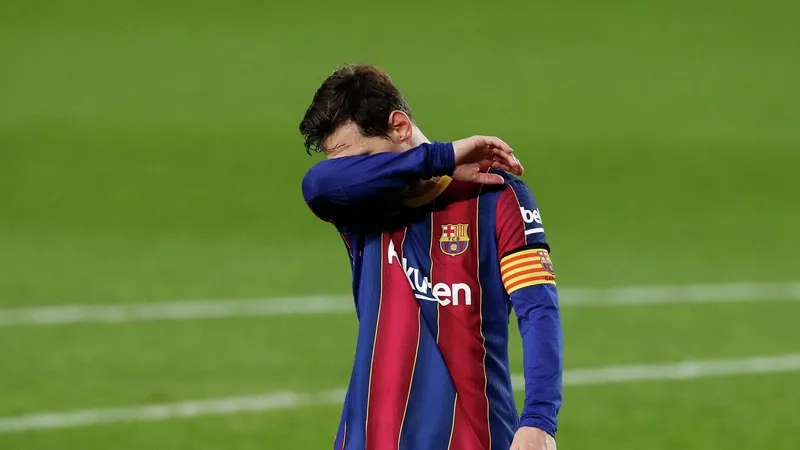 Meme Messi với kính mắt trông cực kỳ cool và hài hước.