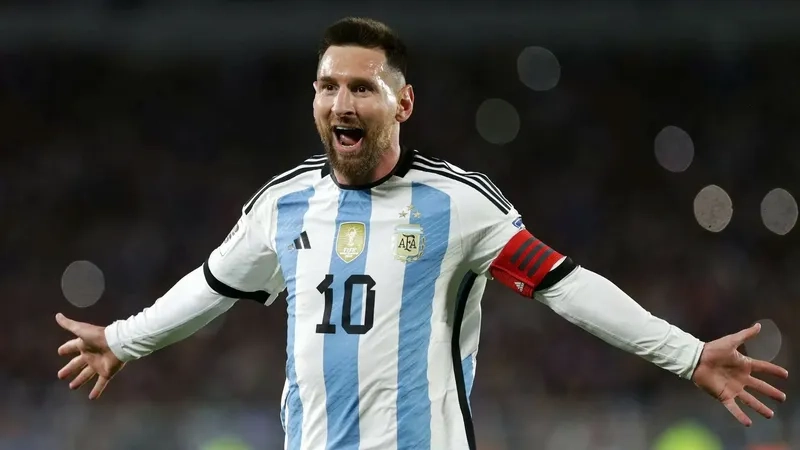 Meme về Messi với bà ngoại luôn khiến người xem không nhịn được cười.