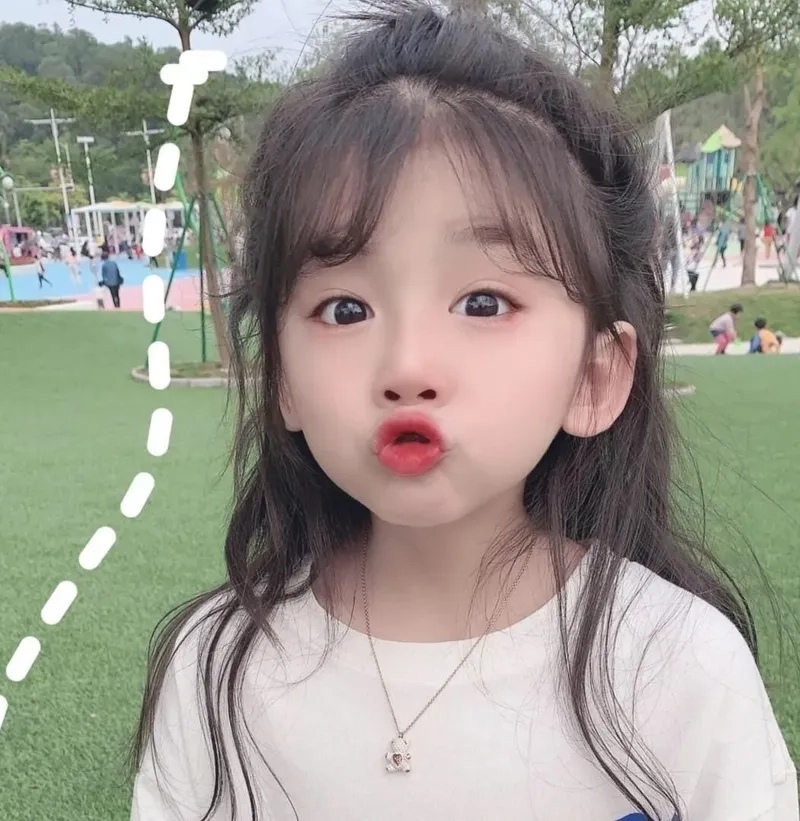 Biểu cảm meme chu mông ngộ nghĩnh khiến bạn cười lăn lộn