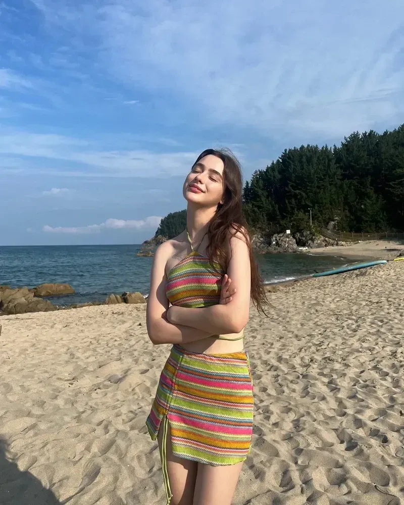 Gái cute mặc bikini thể hiện vẻ đẹp gợi cảm và quyến rũ