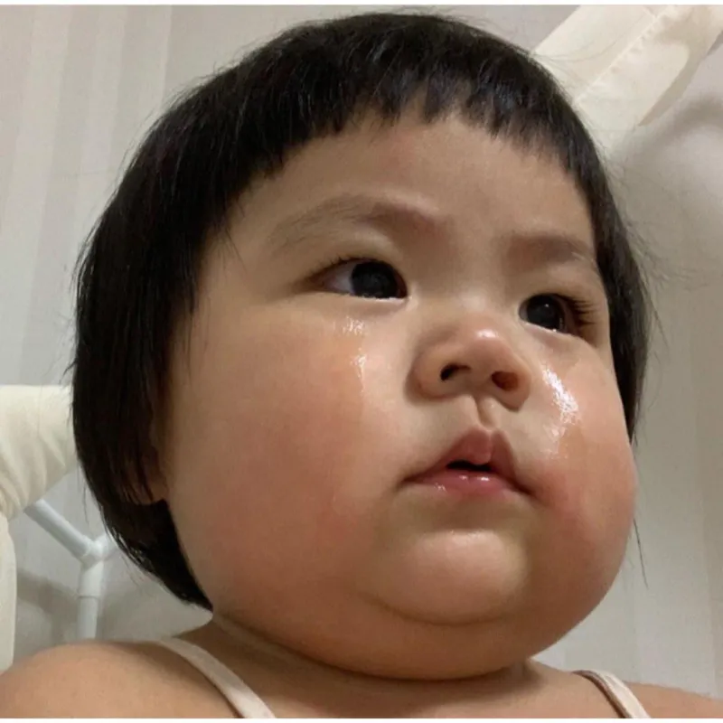 Cry laugh meme tái hiện cảm xúc “khóc mà cười” vô cùng chân thật.