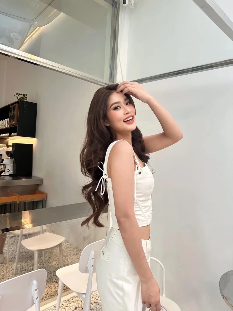 Hoa hậu Đoàn Thiên Ân bikini đẹp ngọt ngào và thu hút