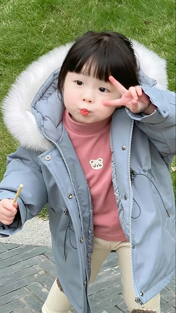 Ảnh bé gái cute Trung Quốc thể hiện nét đáng yêu và hồn nhiên