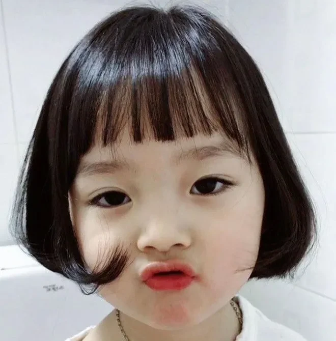Ảnh bé gái ngày xưa ghi lại ký ức dịu dàng và thân thuộc