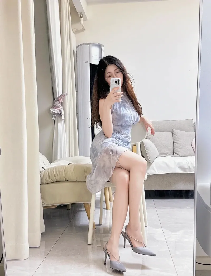 hình gái xinh đeo kính mắt dài