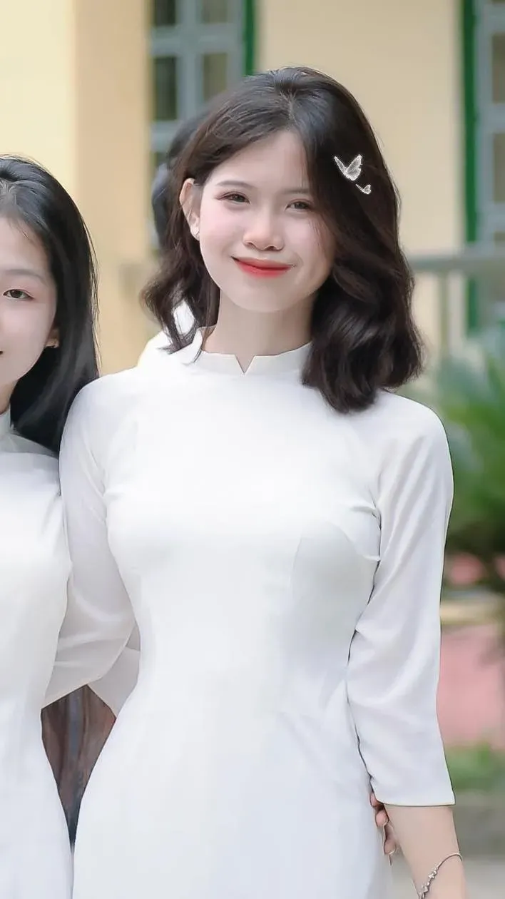 hình ảnh gái xinh chụp trước gương mặt