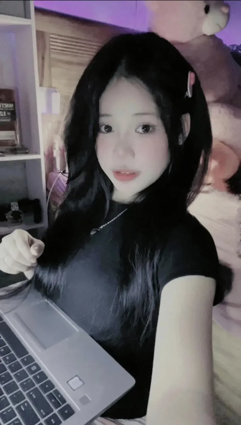 ảnh gái xinh đeo kính