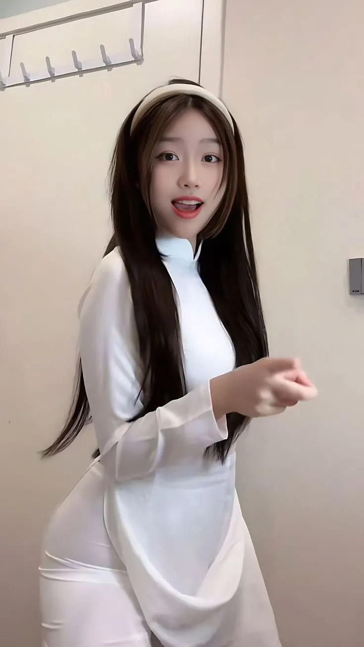 áo dài nữ trung niên