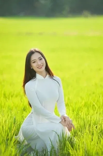 ảnh gái xinh mặc áo dài tết