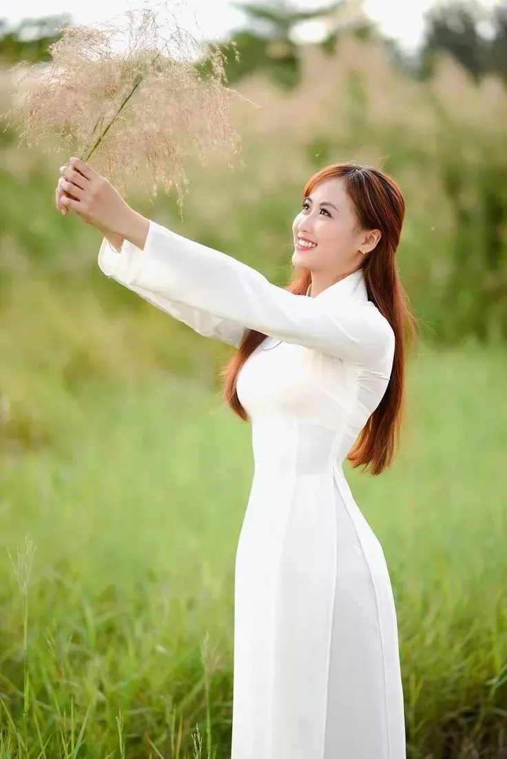áo dài trắng cô dâu