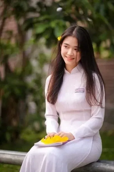 áo dài trắng 4 tà