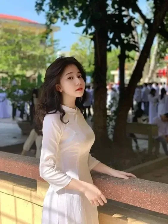 áo dài trắng cổ tròn
