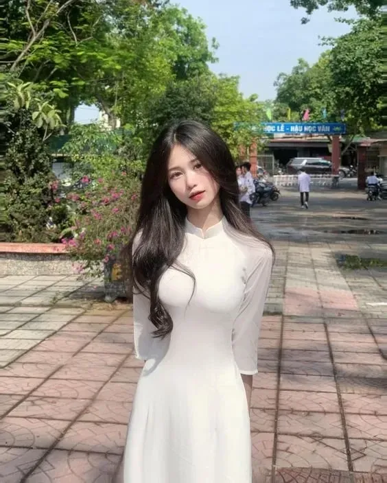 áo dài trắng truyền thống