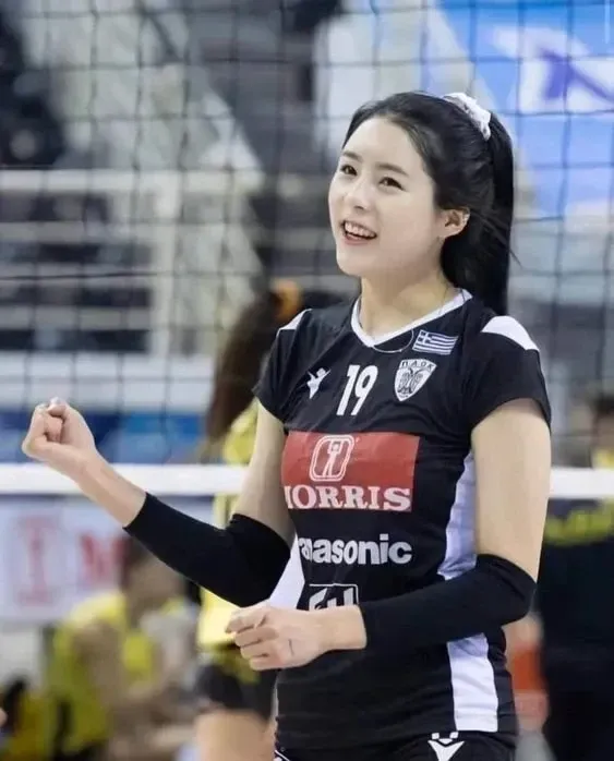 Nữ bóng chuyền xinh đẹp nhất thế giới làm người xem mê mẩn