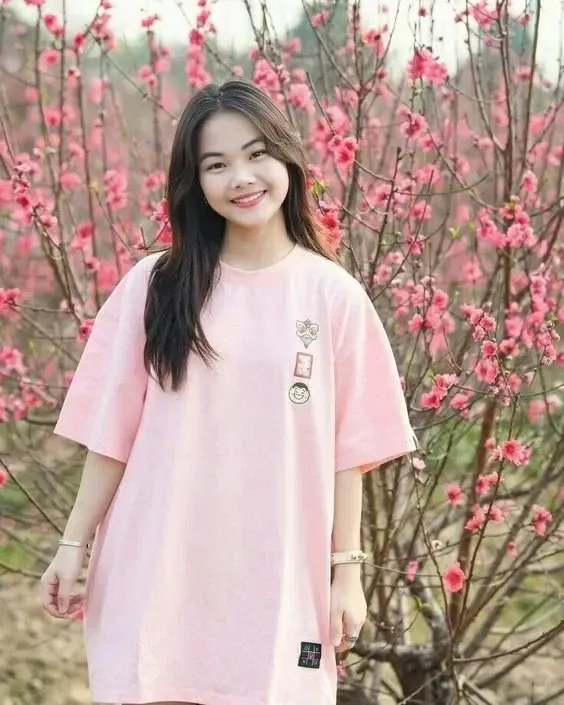 Gái xinh cười duyên thu hút ánh nhìn với nụ cười tươi sáng
