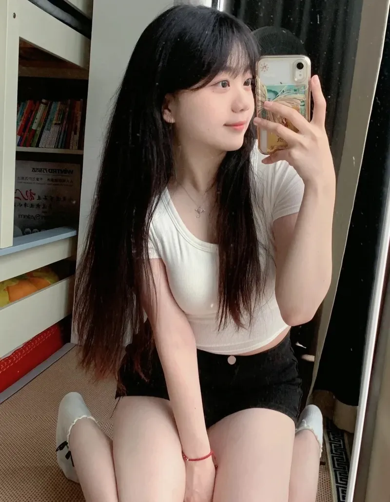 gái xinh đeo kính cute