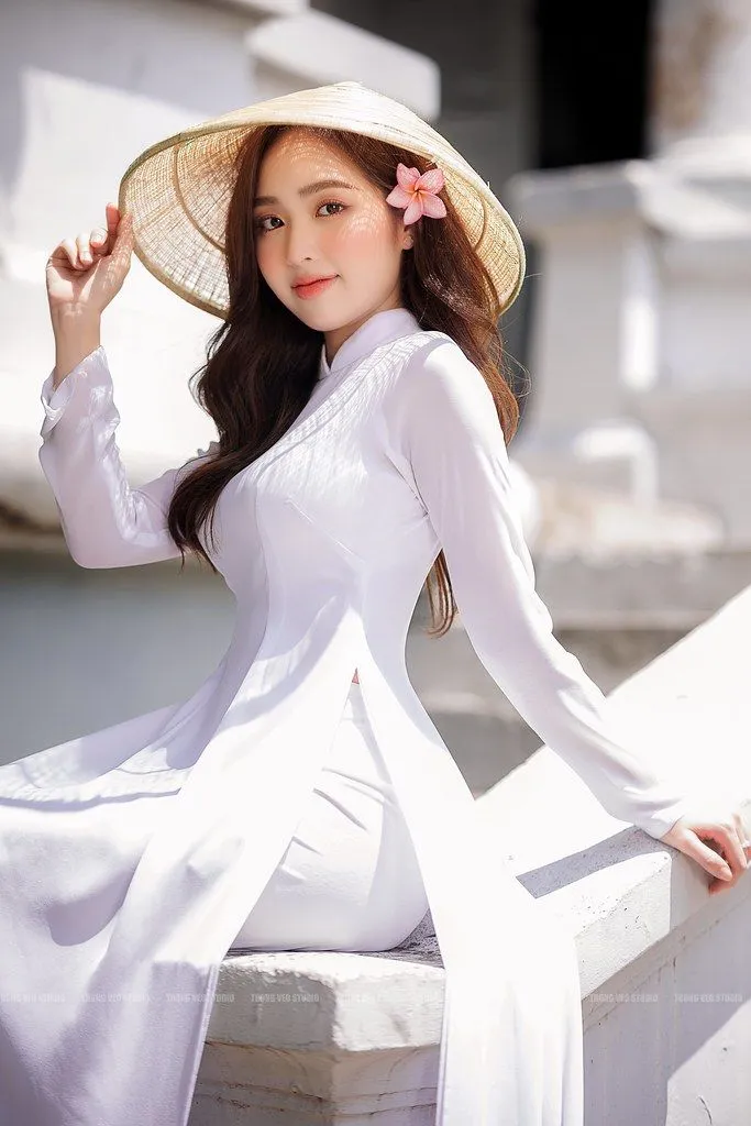 Gái xinh 2008 đội nón lá, gương mặt xinh và vóc dáng hoàn hảo