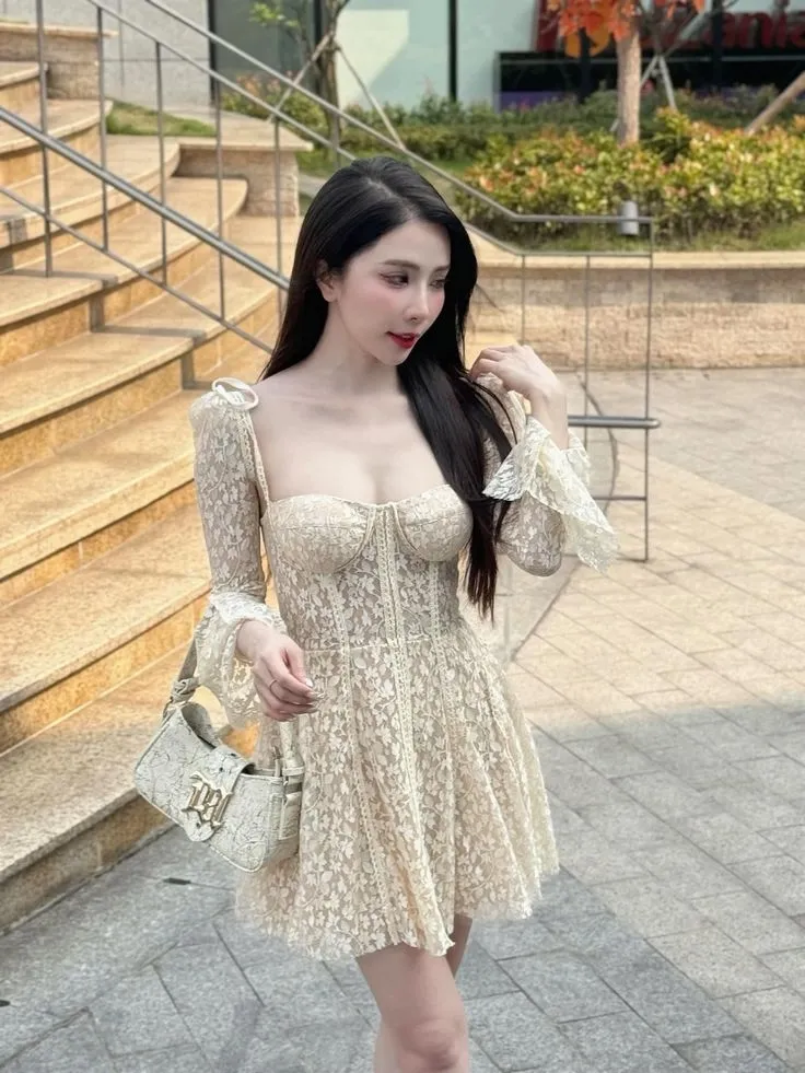 Gái xinh mặc áo trong suốt, tỏa sáng với mũi cảm giác