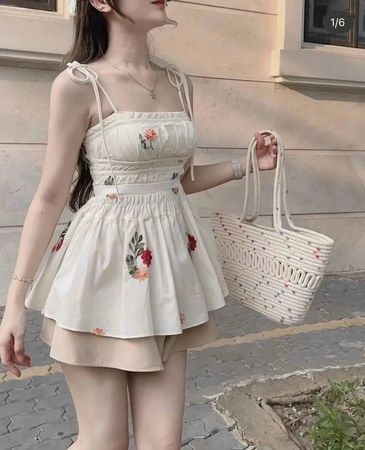 Gái xinh mặc áo dài live, tạo ấn tượng mạnh mẽ cho người xem