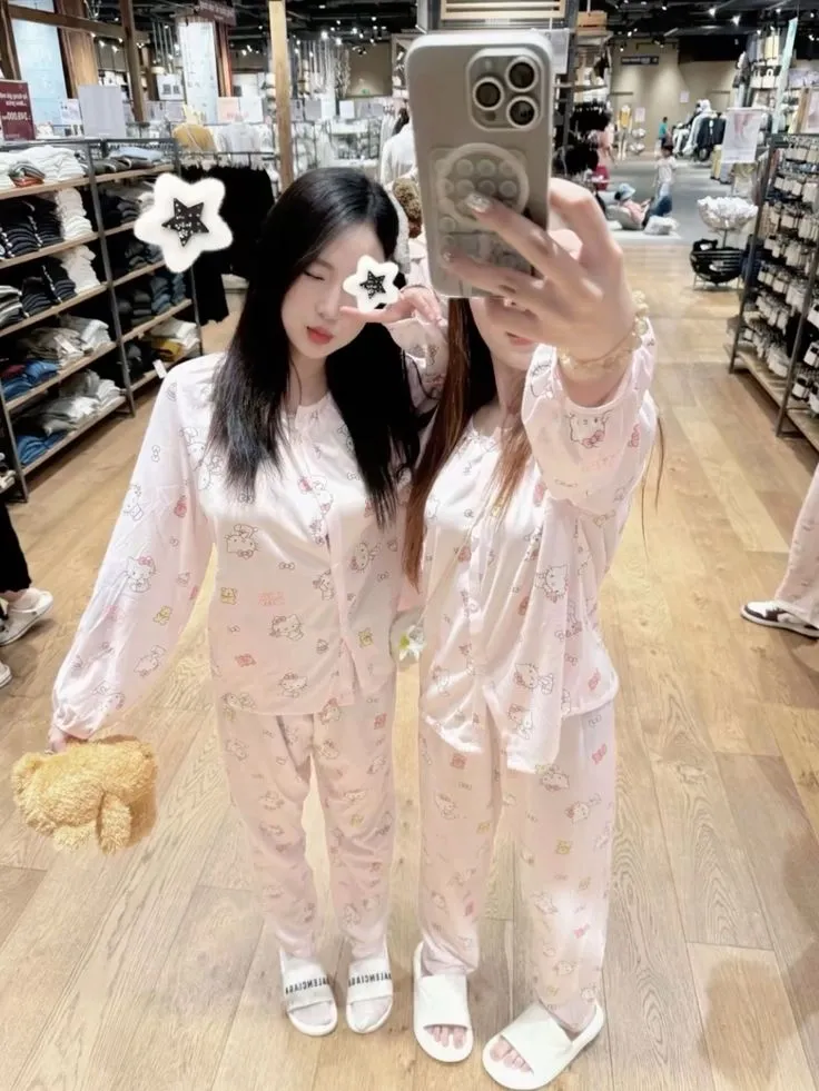 Gái xinh mặc váy ngủ sexy tỏa sáng với phong cách cuốn hút