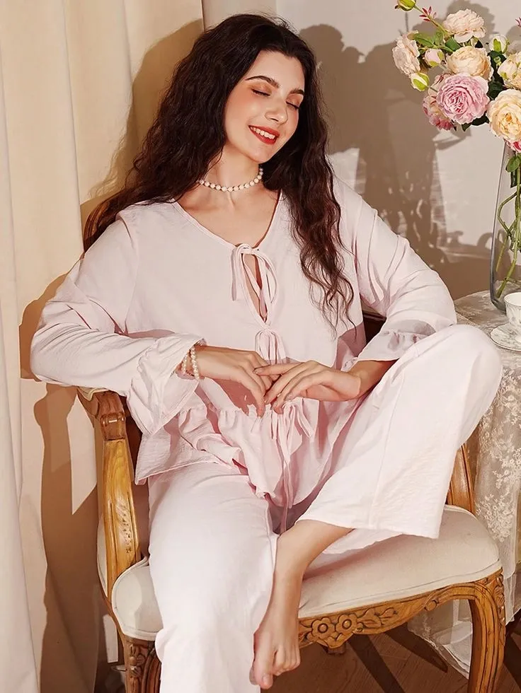 Gái xinh mặc đồ ngủ với vẻ đẹp tự nhiên và thu hút