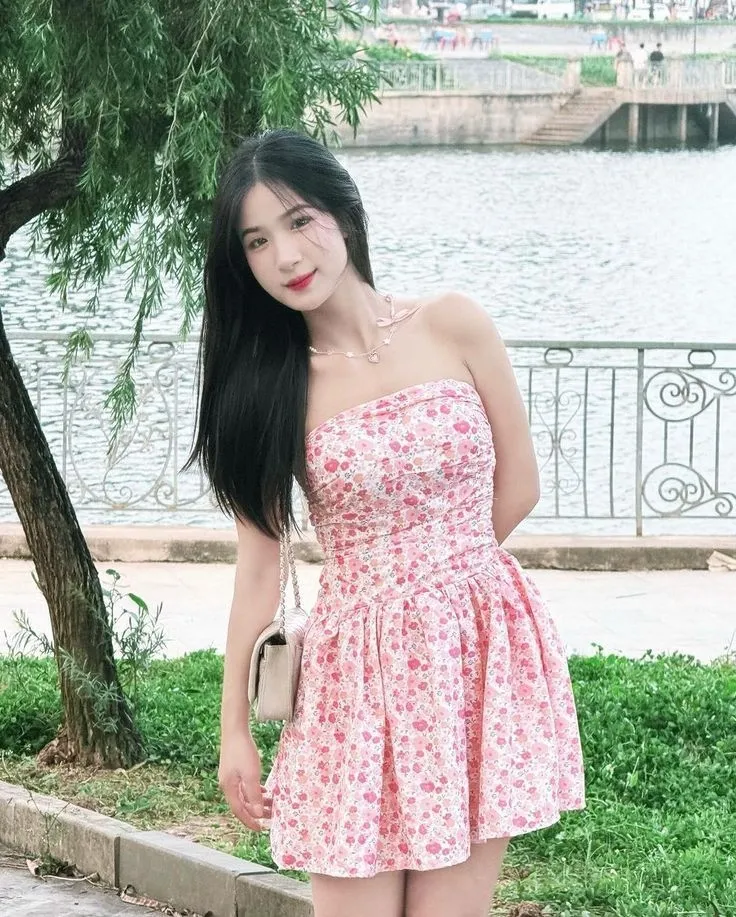 Gái mặc váy ngắn tiktok, gây ấn tượng mạnh mẽ