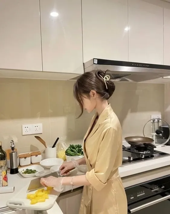 Gái đẹp chụp hình che mặt tạo sự bí ẩn và lôi cuốn đặc biệt