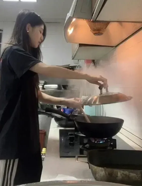 Gái xinh chụp ảnh sexy tạo ấn tượng mạnh với vẻ đẹp cuốn hút