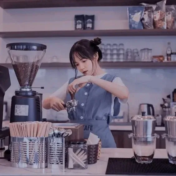 Kiểu tóc ngắn đẹp tôn lên vẻ hiện đại và trẻ trung của các cô gái
