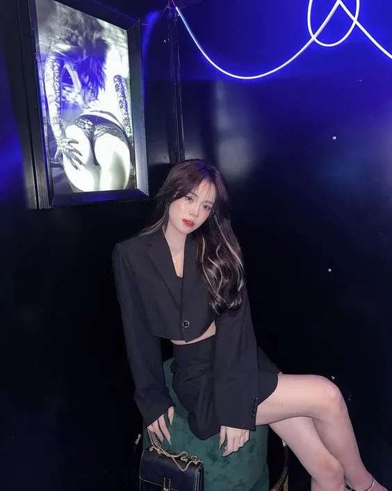 Nhạc song gái đẹp tạo nên không khí vui tươi, đầy năng lượng