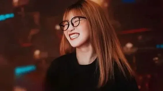 Hình ảnh gái xinh đi bar mang đến cảm giác mới lạ, tươi trẻ