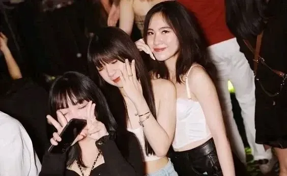 Anh gái xinh sexy sở hữu nét đẹp hút mắt, tựa như ngôi sao