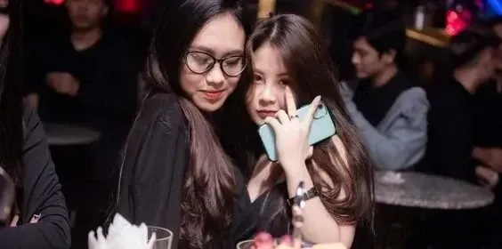Anh sexy gái xinh tỏa sáng nhờ vẻ đẹp ấn tượng, cuốn hút