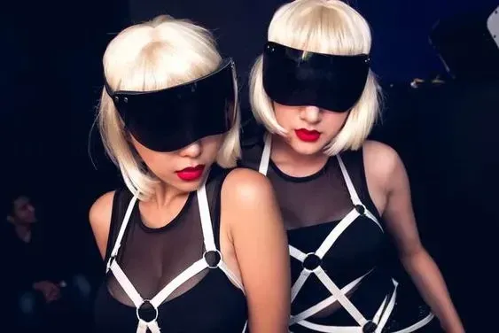 Gái xinh bikini gợi cảm với vẻ đẹp quyến rũ, hấp dẫn.