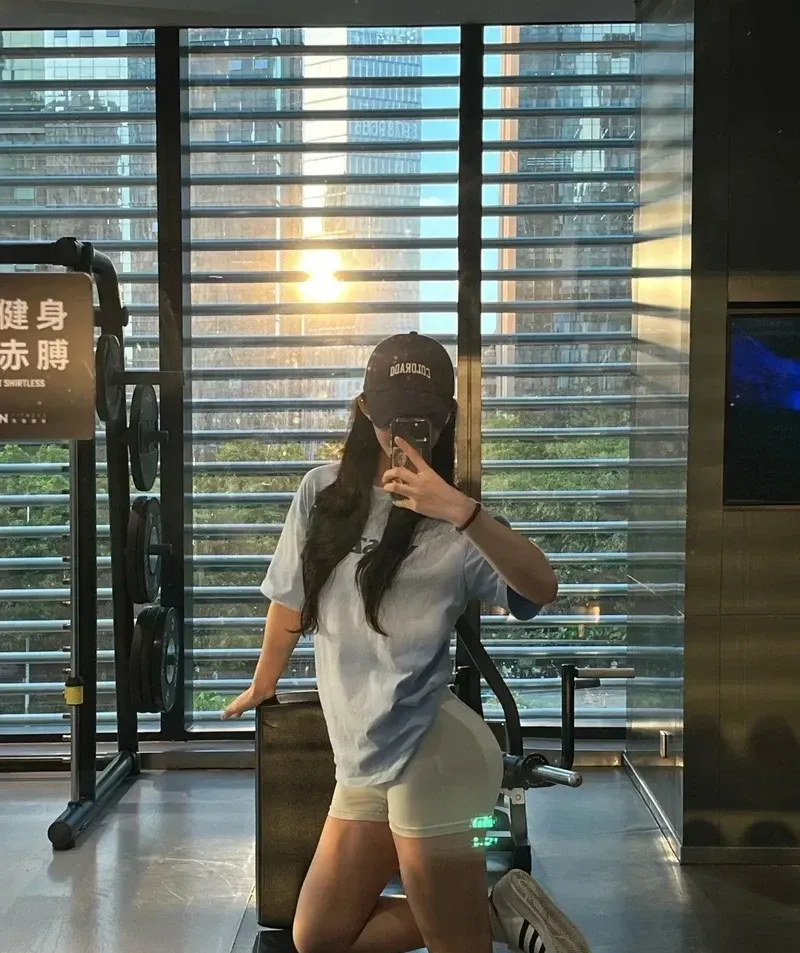 Hình nền gái xinh 4K sắc nét, tôn lên vẻ đẹp tự nhiên, cuốn hút