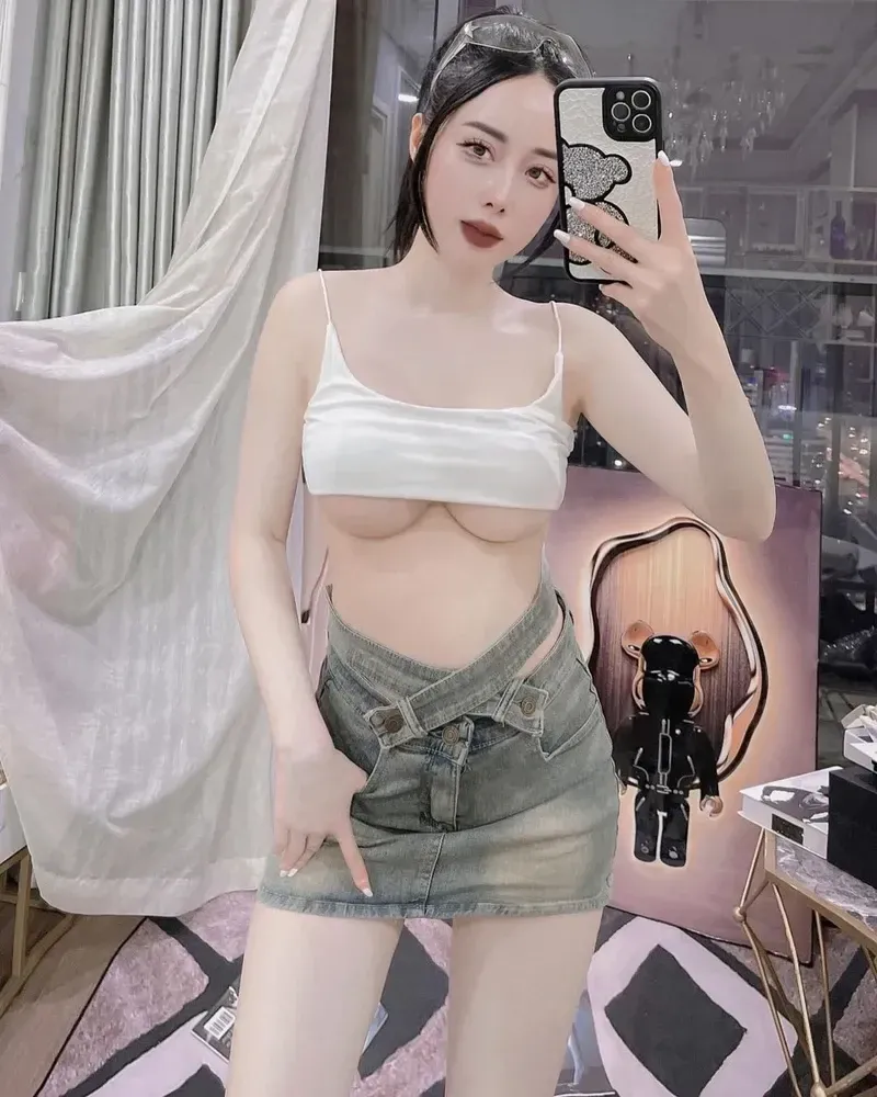 Tiktok cô gái xinh đẹp nổi bật với nét đẹp tự nhiên, cuốn hút.